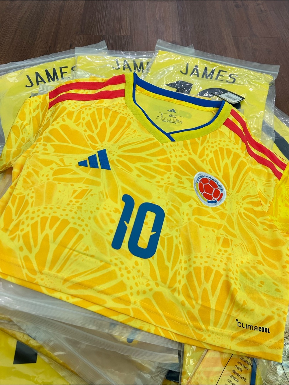 adidas Colombia Yellow Soccer Jersey with Blue #10women 👸🏻😍⚽️